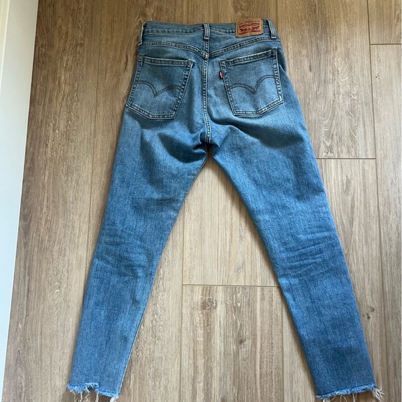 Levi’s women’s skinny wedgie Distressed Blue Jeans sz 27 - Picture 5 of 5
